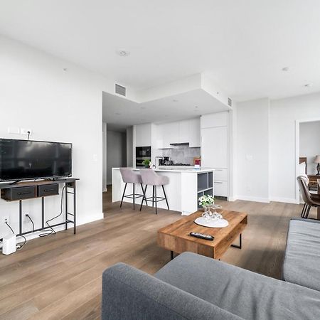 Urban Oasis: Stylish Apartment Retreat At Ubc Ванкувър Екстериор снимка