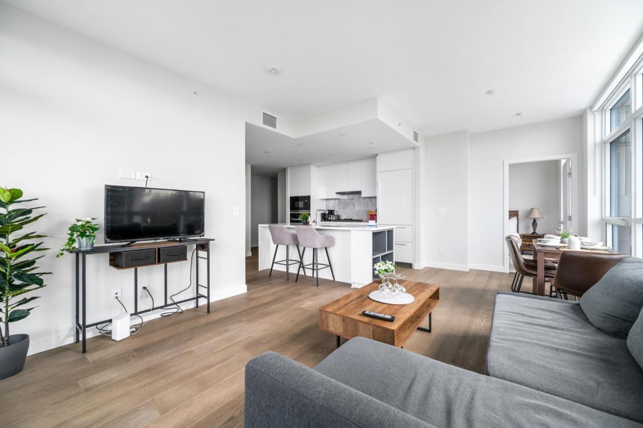 Urban Oasis: Stylish Apartment Retreat At Ubc Ванкувър Екстериор снимка