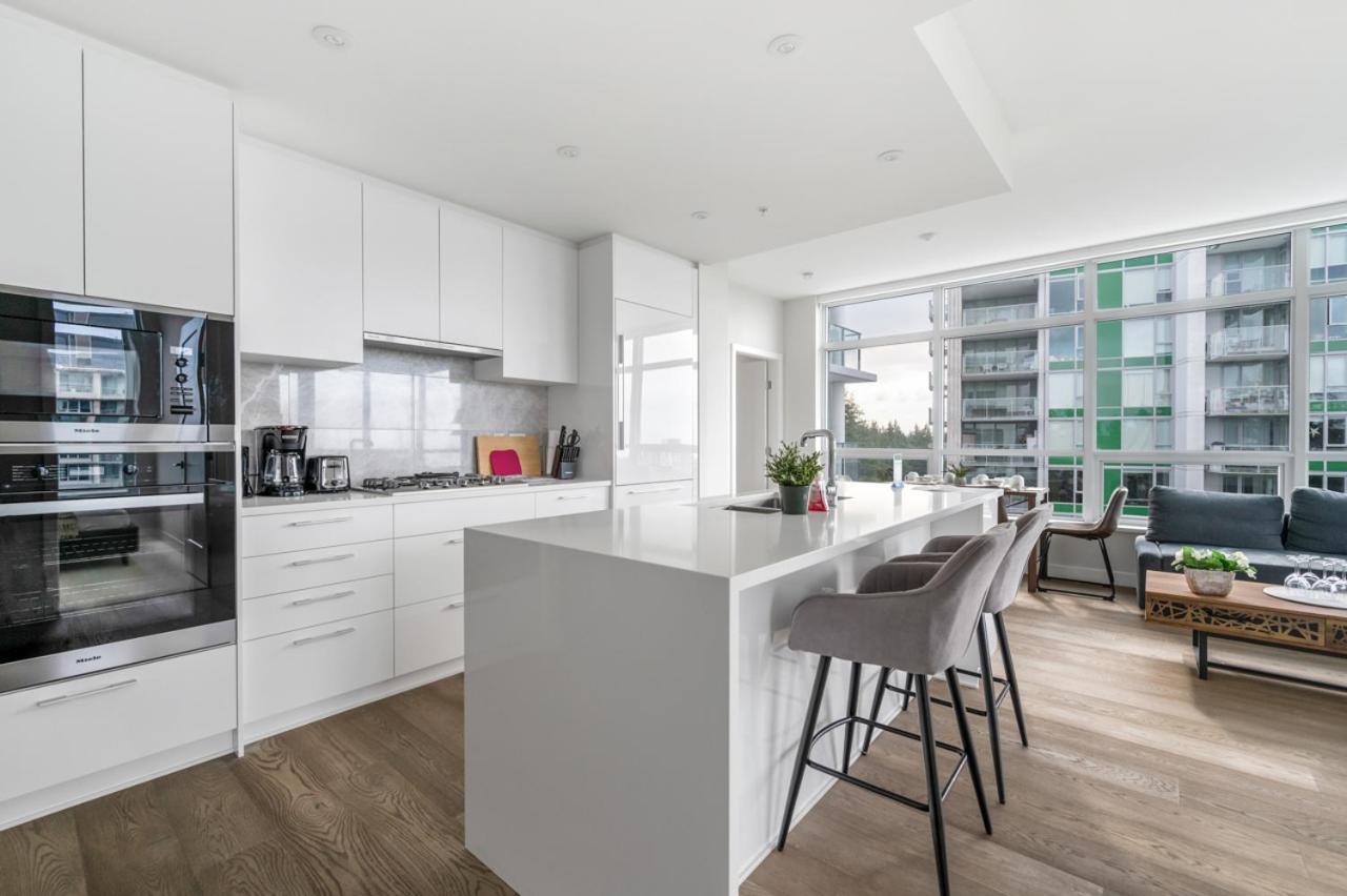 Urban Oasis: Stylish Apartment Retreat At Ubc Ванкувър Екстериор снимка