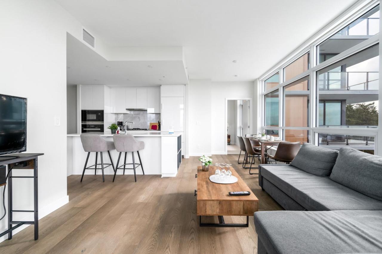 Urban Oasis: Stylish Apartment Retreat At Ubc Ванкувър Екстериор снимка