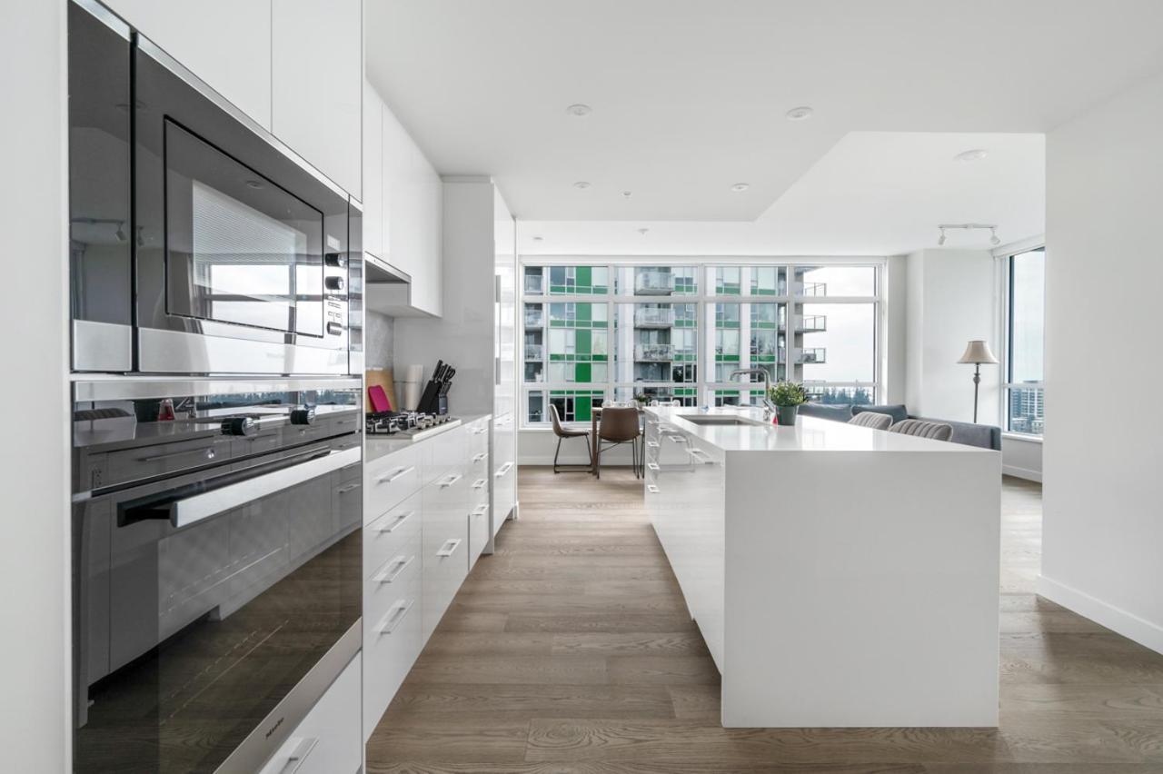 Urban Oasis: Stylish Apartment Retreat At Ubc Ванкувър Екстериор снимка